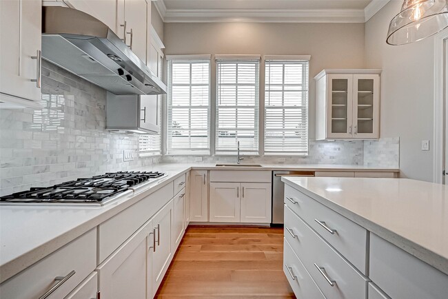 Building Photo - 2234 Lou Ellen Ln