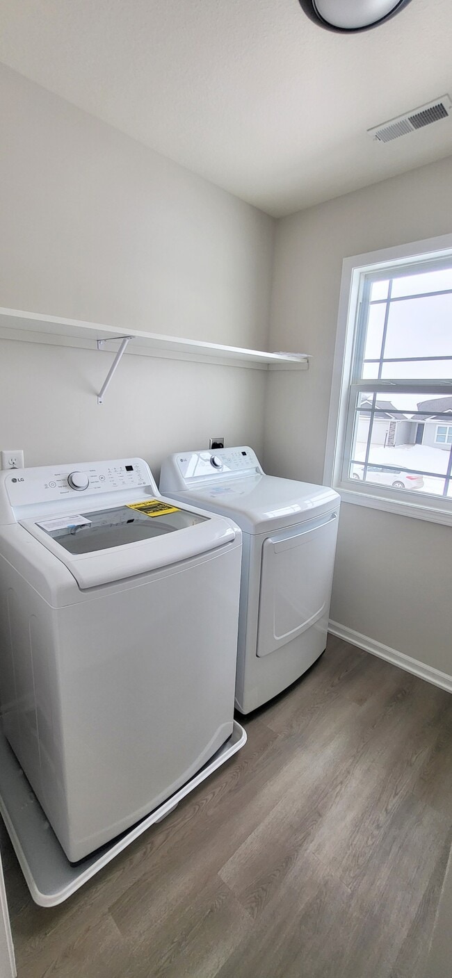 Building Photo - 10390 Silver Rock Chase