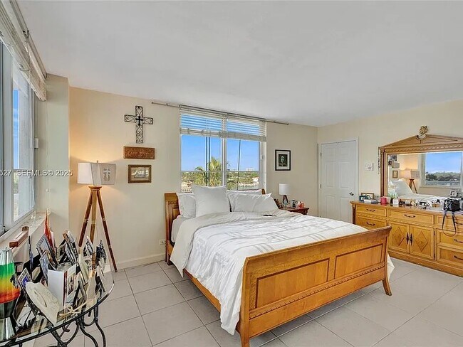 Building Photo - 5005 Collins Ave