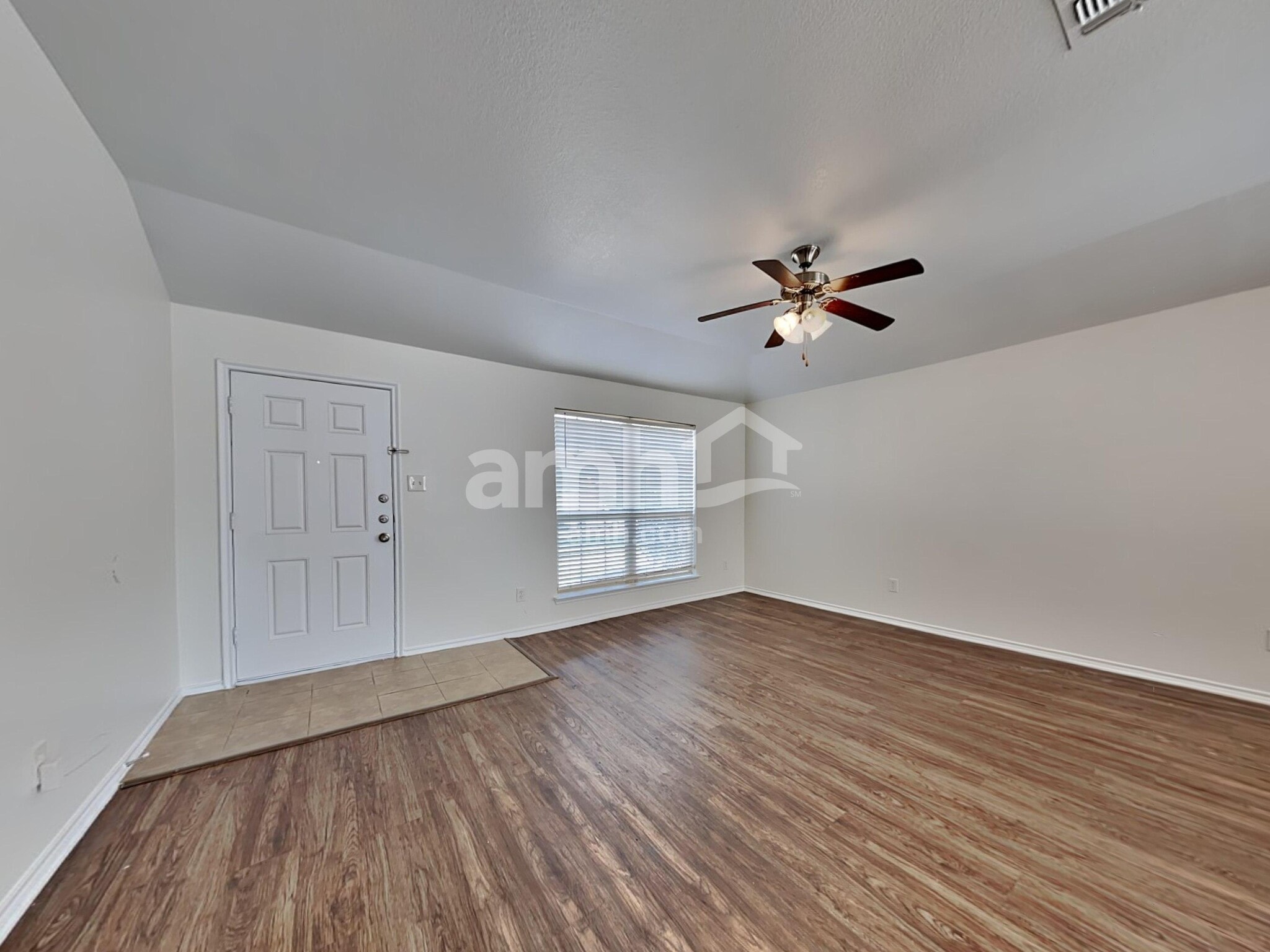 Building Photo - 1116 Lake Hollow Dr