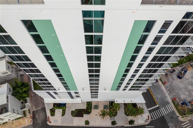 Building Photo - 777 3rd Ave N