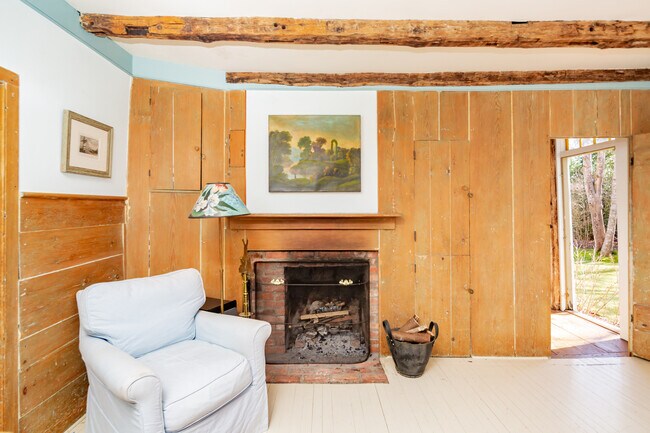 Building Photo - 134 Three Mile Harbor Rd