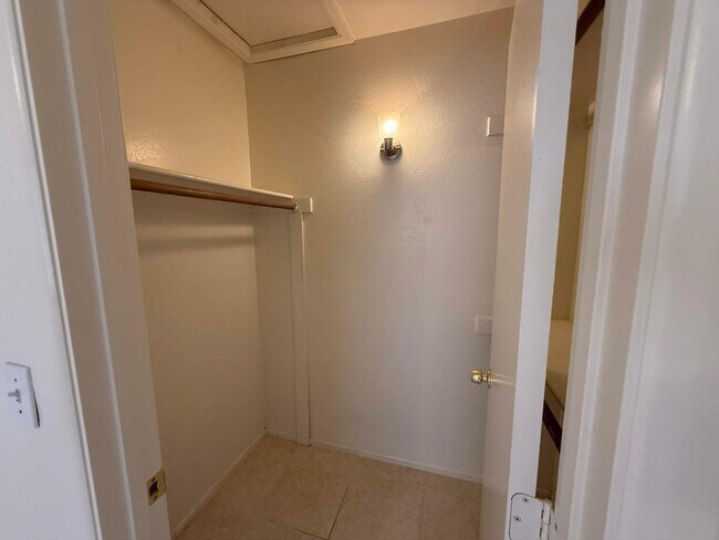 Building Photo - 3913 W Morelos St