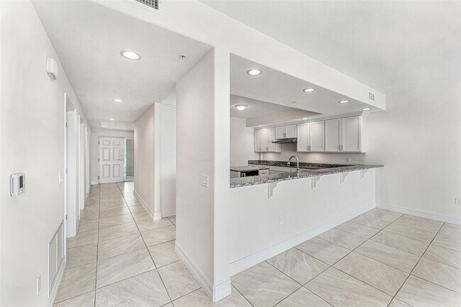 Building Photo - 1435 S Harbor City Blvd