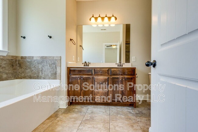 Building Photo - 1634 Earl Ct