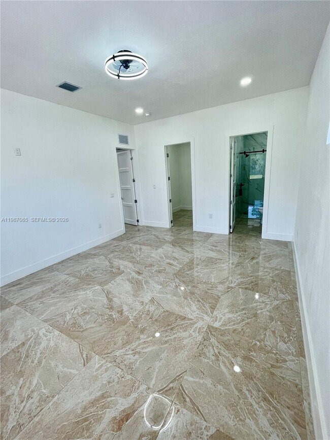 Building Photo - 435 N Quebrada St