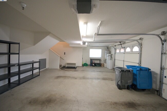 Building Photo - 1067 Green St