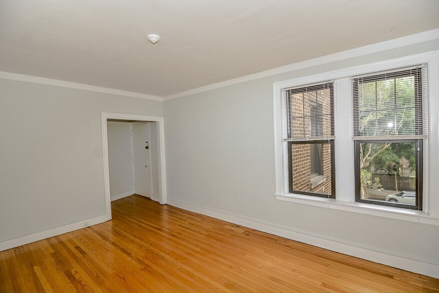 Building Photo - 1451 W Byron St