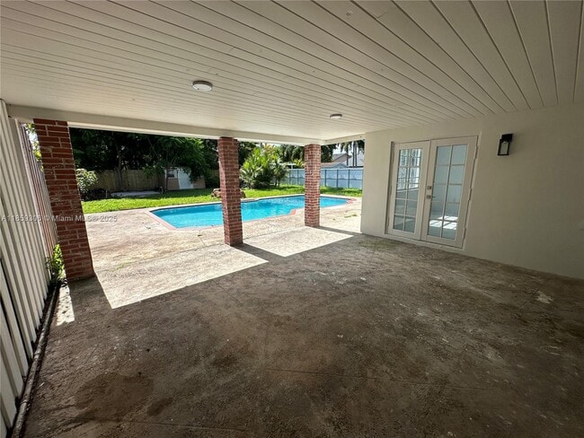 Building Photo - 17990 SW 135th Ave