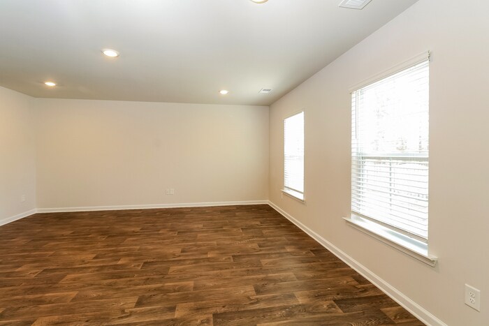 Building Photo - 304 Crooked Pne Ct