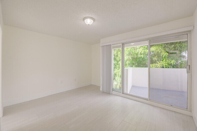 Building Photo - 2100 Brickell Ave