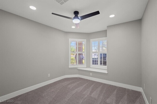 Building Photo - 5005 Cliffrose Dr