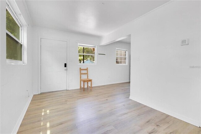 Building Photo - 1029 Colyer St