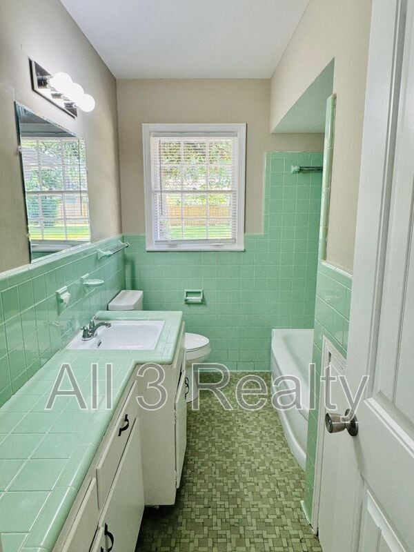 Building Photo - 2804 Sumter Ave