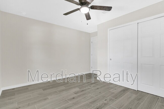 Building Photo - 2300 Fox Hollow Dr