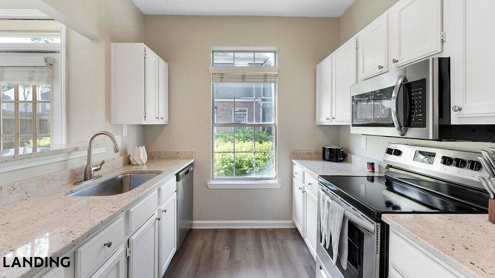 Building Photo - 5885 Lakehurst Dr