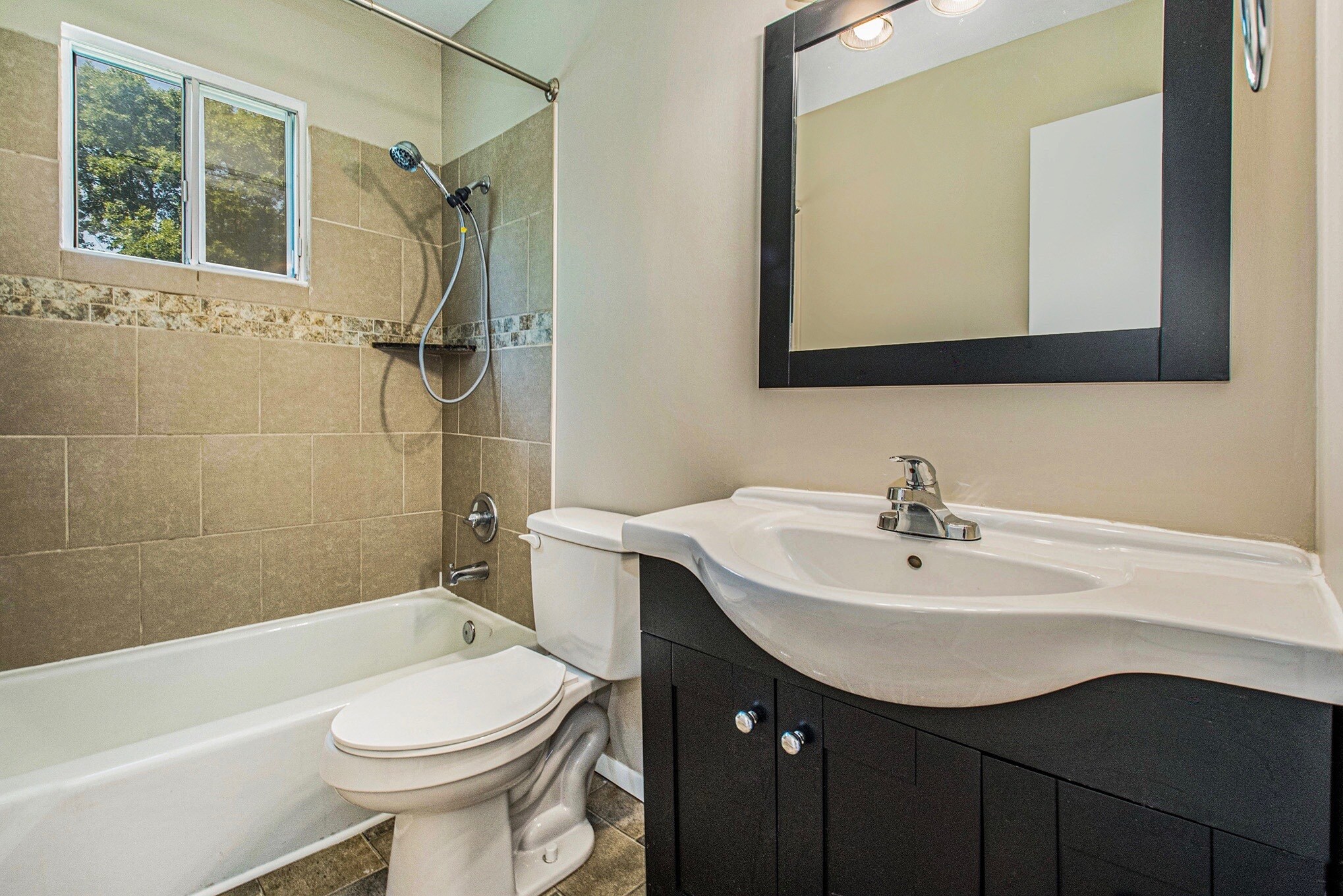 Bathroom - 4622 Parkview Dr