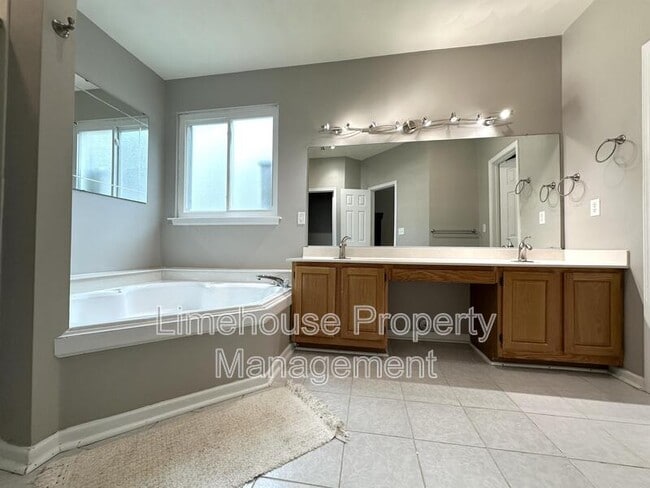 Building Photo - 3236 Barbour Dr