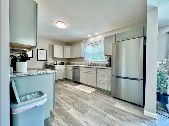 Building Photo - New Pool! Just vibes by the pool. Fully fenced yard