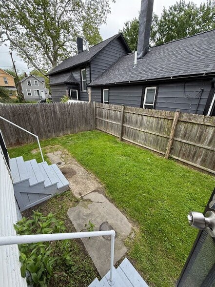 Building Photo - 5822 Lawn Ave
