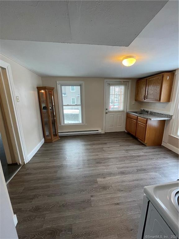 Building Photo - 108 Oak St