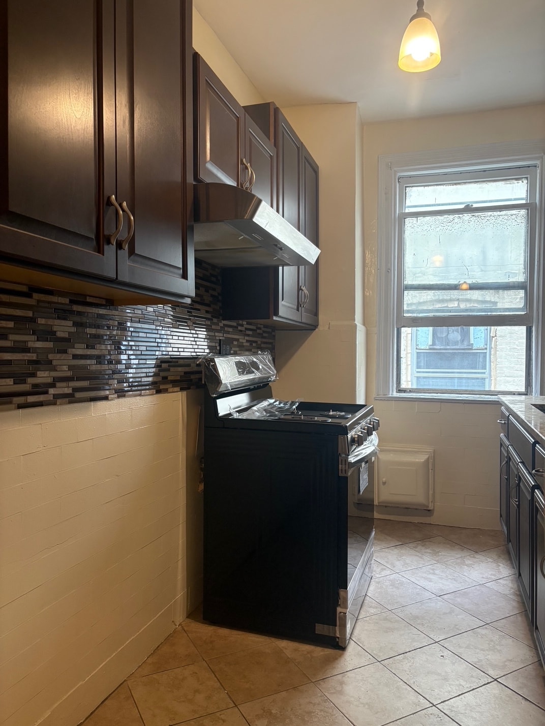 Kitchen - 54 E Clifford Pl