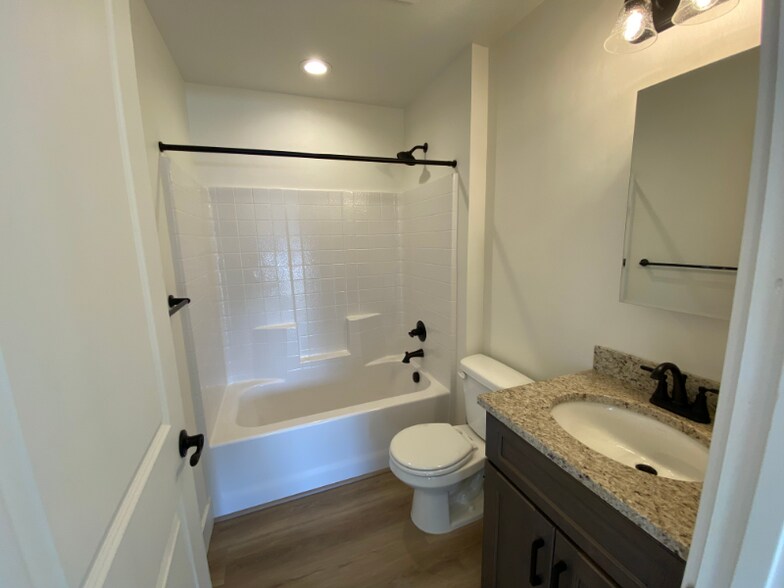 Building Photo - 812 2nd St N