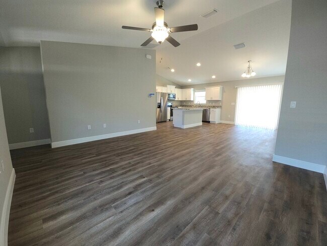Building Photo - 7244 N Glenridge Cir