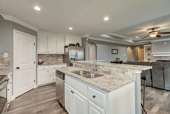 Building Photo - 7202 Lake Melody