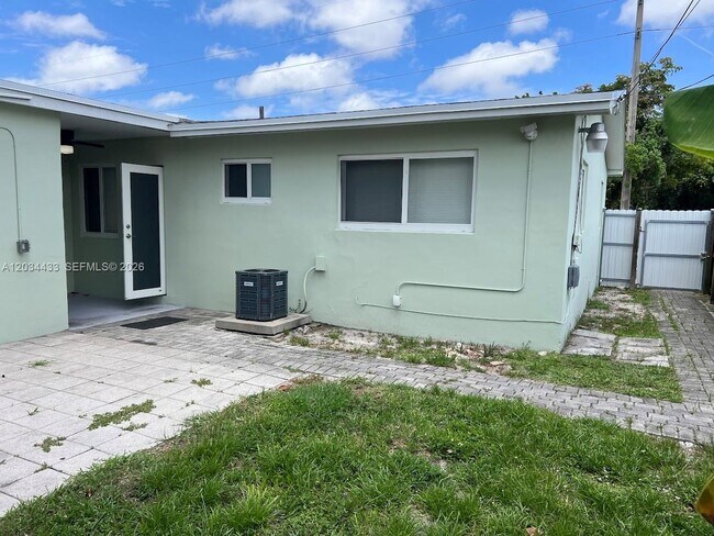 Building Photo - 910 N 56th Ave