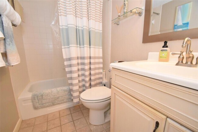 Building Photo - 1657 Brookhouse Cir