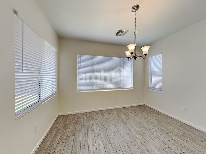 Building Photo - 8745 E Lindner Ave