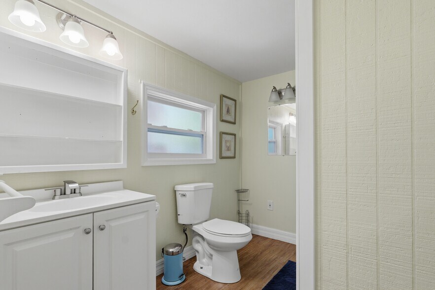 Building Photo - 587 Dixie Hwy