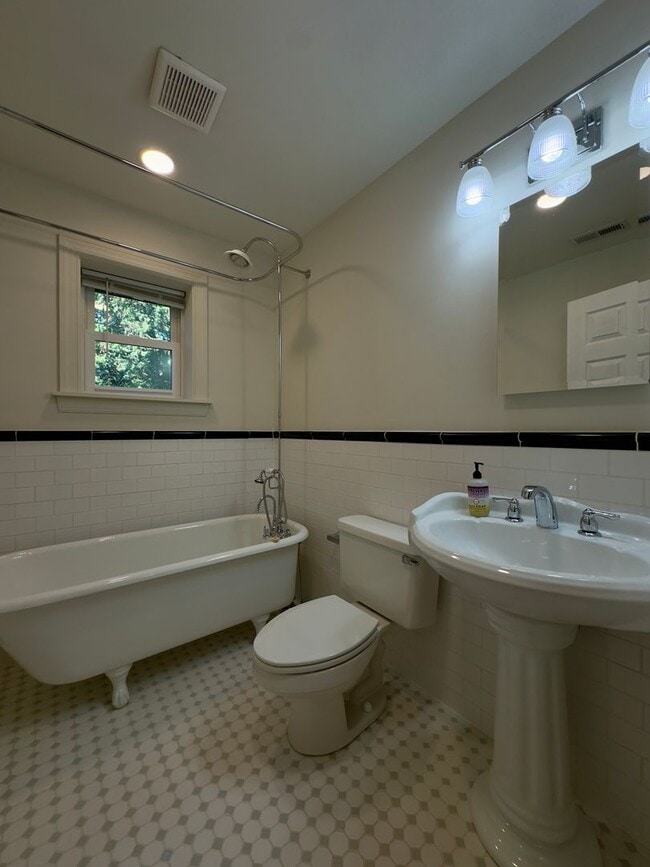 Building Photo - Charming 3 Bedroom/2 Bathroom Home in Spark Glencoe, MD!