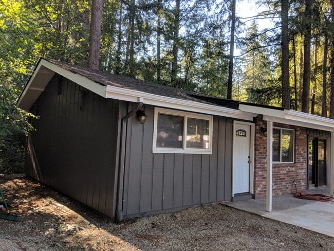 Building Photo - 6001 6th Ave SE