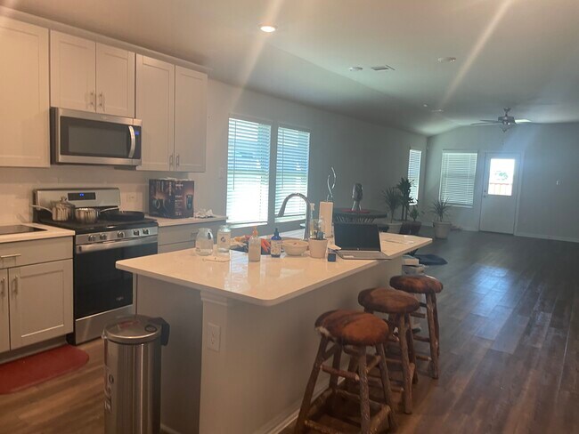Building Photo - 1112 Spectra Dr