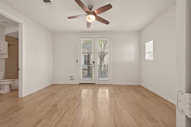 Building Photo - 3217 Maxroy St