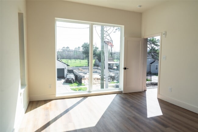 Building Photo - 5614 Larkin St