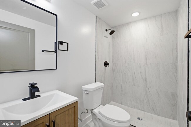 Building Photo - 669 N 39th St