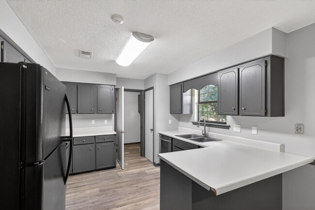 Building Photo - 314 Nottingham Way