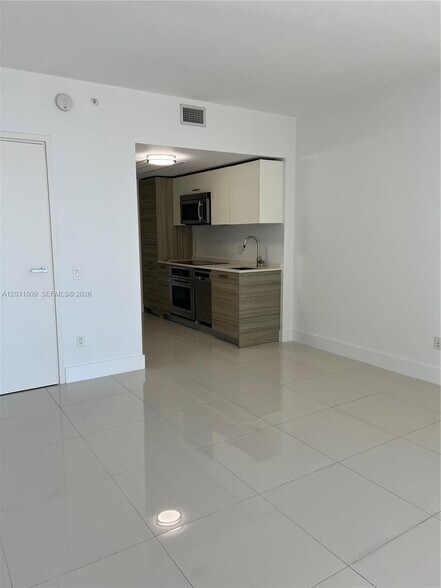 Building Photo - 1300 Brickell Ave