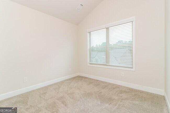 Building Photo - 657 Overlook Gln Dr