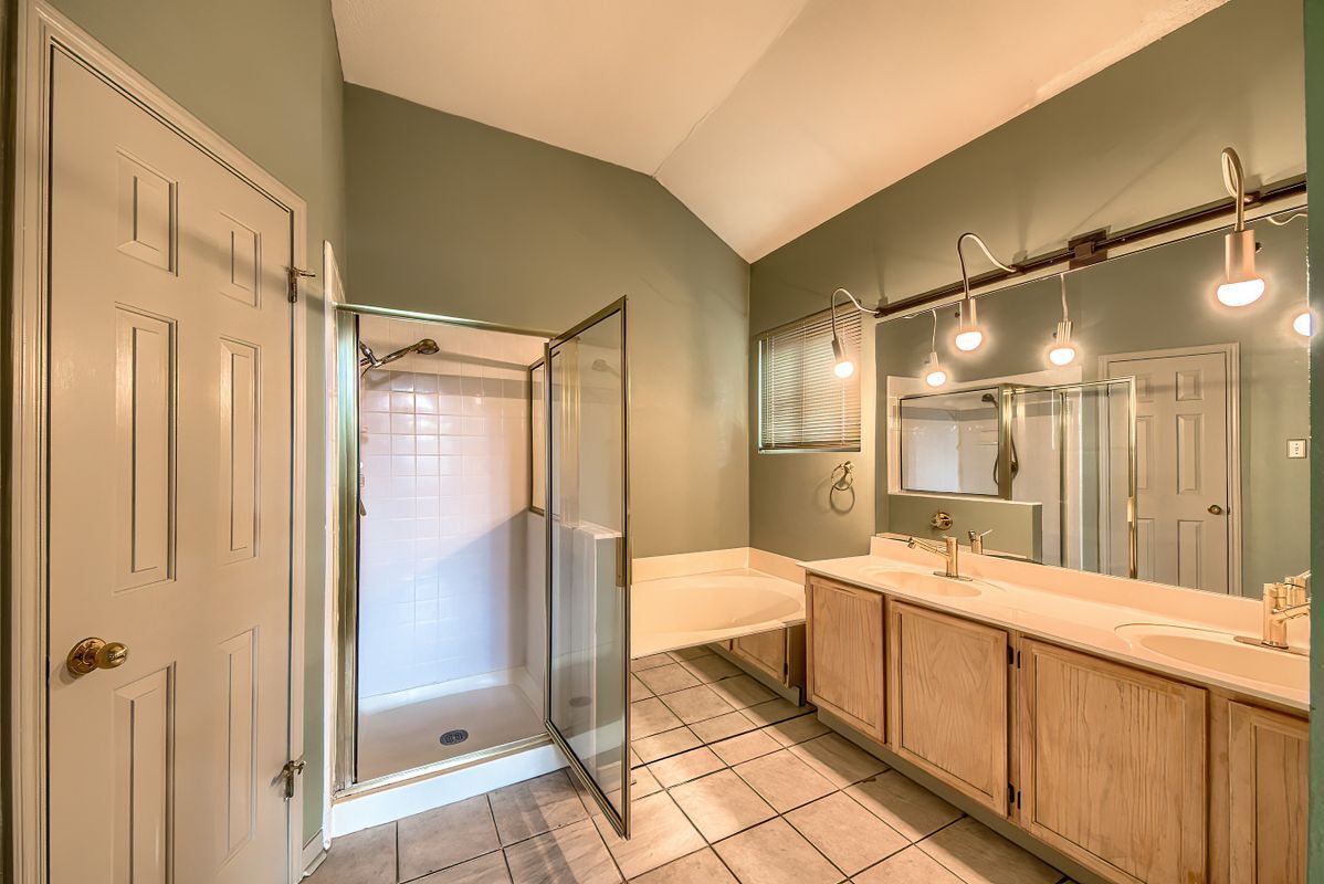 Building Photo - 6143 Ashford Point Dr
