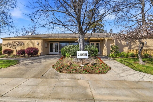 Building Photo - Sunset Park Townhouse Available for Rent!