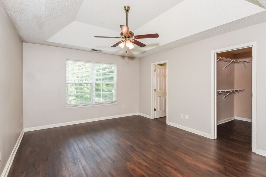 Building Photo - 3105 Brookfield Dr SW