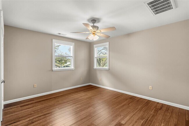 Building Photo - 18000 Lafayette Park Dr