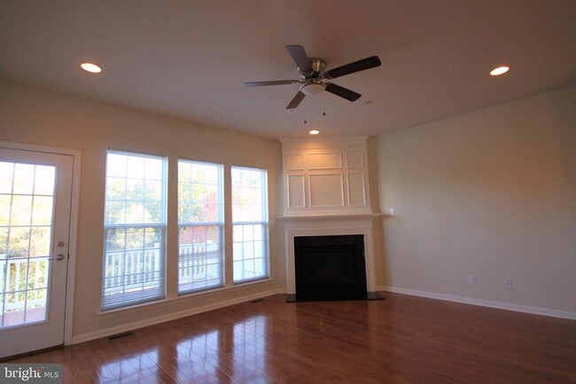 Building Photo - 515 Ellison Dr
