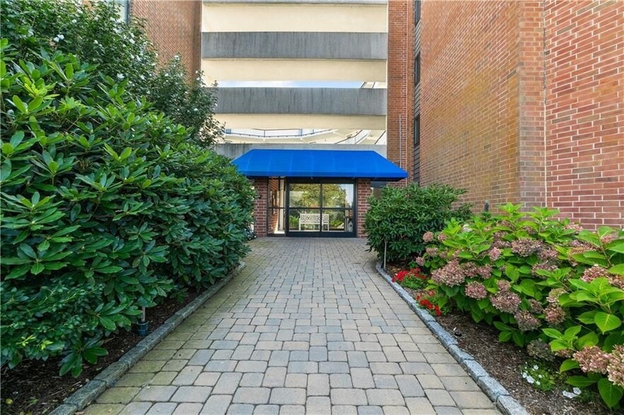 Building Photo - 1204 Capella S