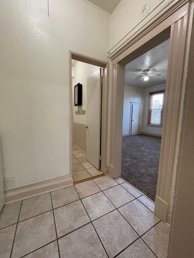 Building Photo - 207 Midway Ave