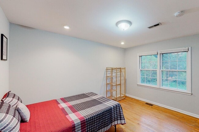 Building Photo - 1576 Plover Rd